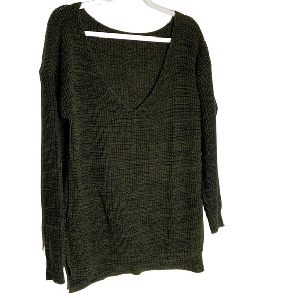 Boohoo dark green V neck sweater. Size S/M - Picture 4 of 8